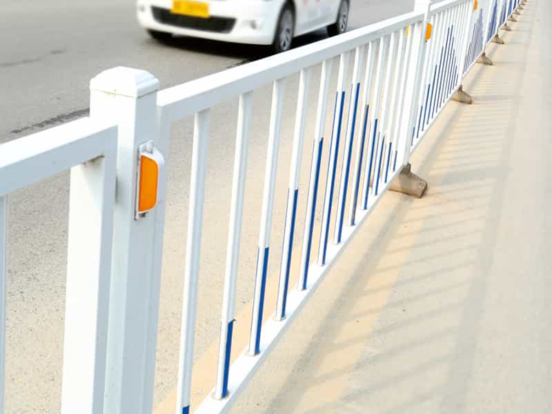 常槼性(xing)廣告闆護欄