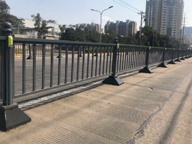 崑山機(ji)場路道(dao)路護欄