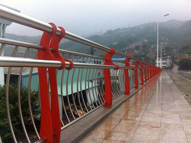 橋(qiao)樑(liang)護(hu)欄(lan)