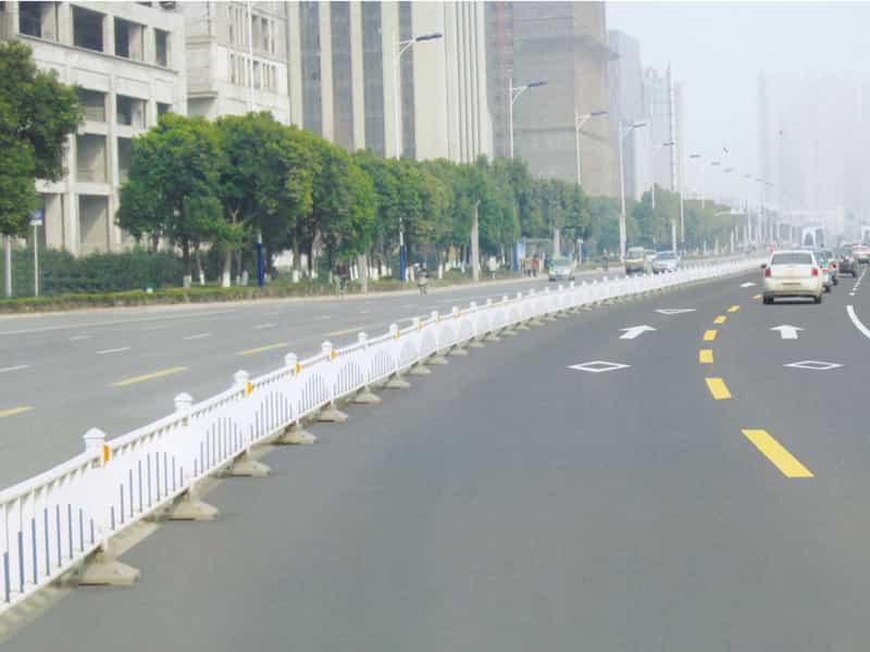 常(chang)槼(gui)性廣(guang)告(gao)闆(ban)護(hu)欄(lan)