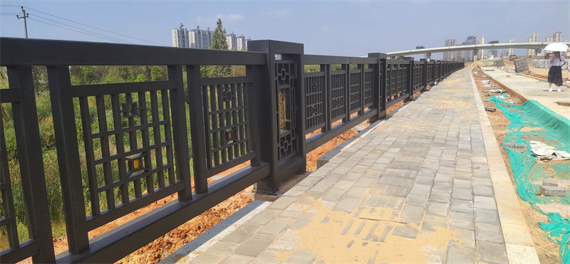 橋(qiao)樑(liang)護欄(lan)